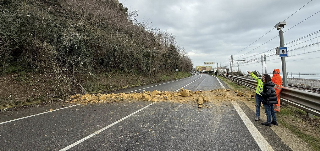 Pesaro – Frana sulla SS16, Biancani: “Riaprire la strada a doppio senso entro stasera”